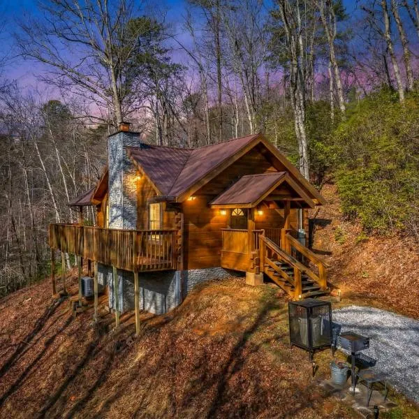 Hot Tub Location Cozy Studio Log Cabin Fireplace: Gatlinburg şehrinde bir otel
