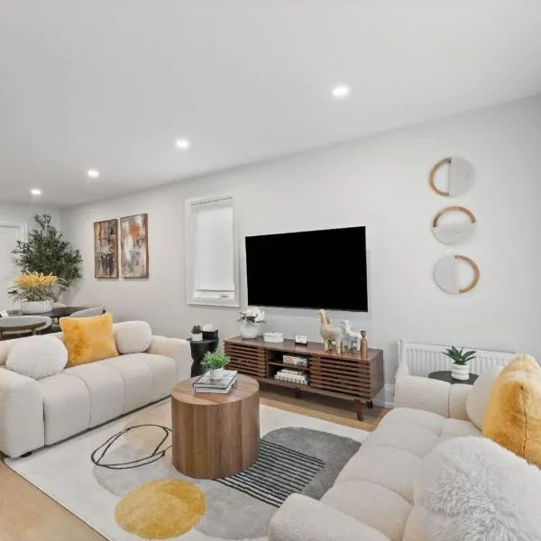 Luxury Deluxe 2 BR - 2 Beds - Stylish - New Build Downtown, hotel a Toronto