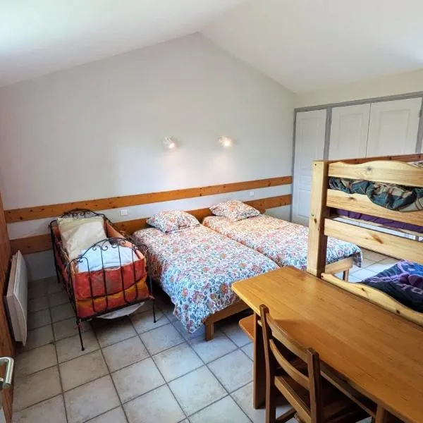 Suite privée F - Escale Gorges de l'Arzon Près du Puy, hotel em Chomelix