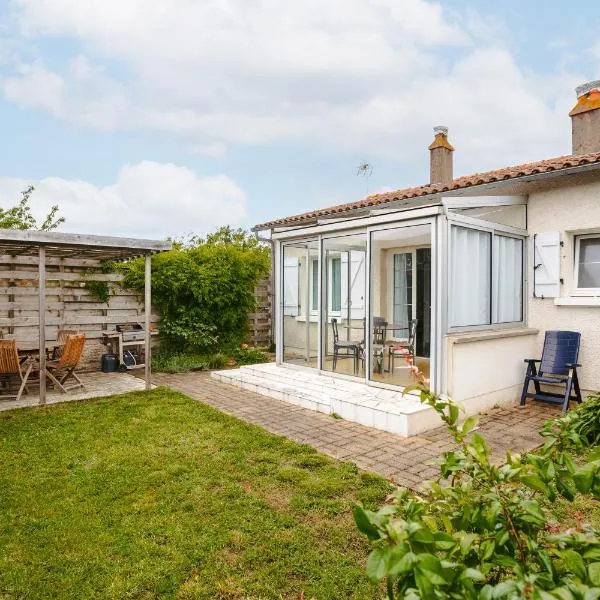 Cottage Chaleureux Proche Ocean, hotel in Salles-sur-Mer