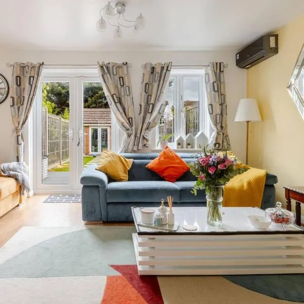 Cosy modern retreat 3 Bedrooms home with parking Essex, hotel in Harold Wood