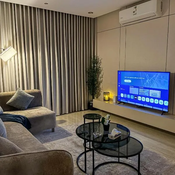 Modern 2BR Cinema Room Near Boulevard, hotel en Riad