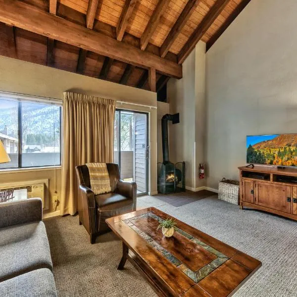 Lakeland Village #324 - Tahoe Studio +Loft Ski & Beach, hotel in South Lake Tahoe