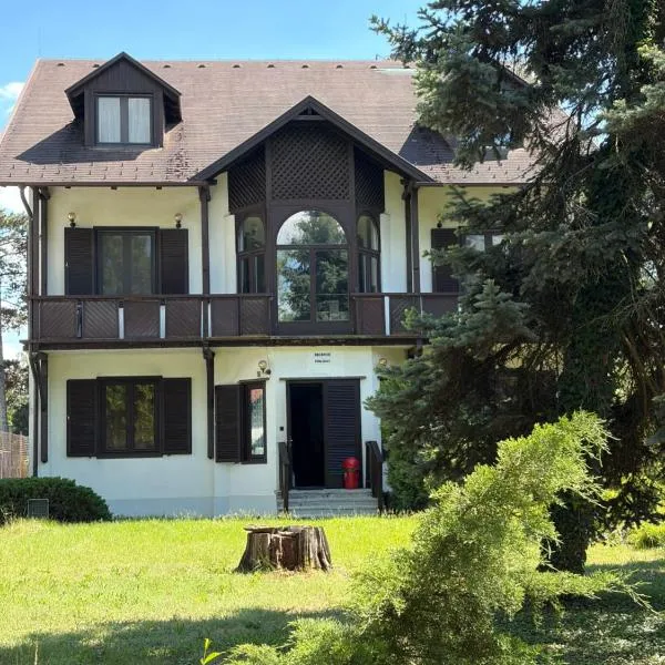 Fenyő Liget Vendégház, hotel v destinaci Balatonlelle