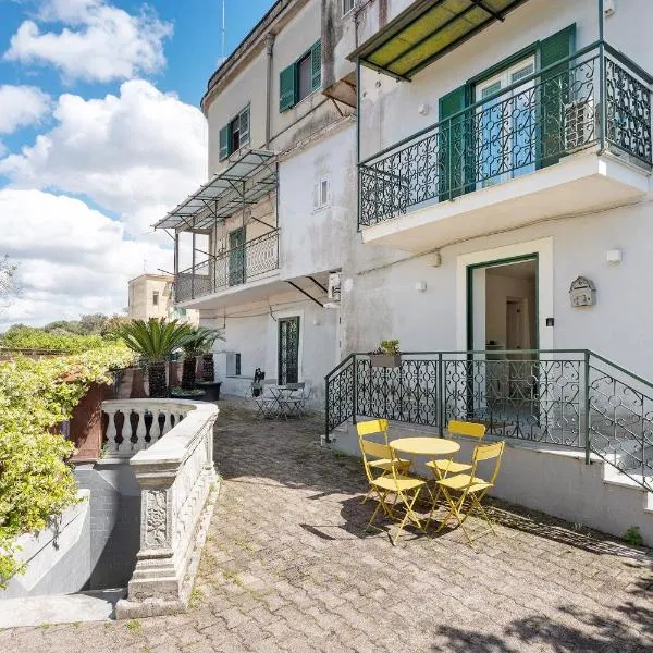 La Casa Del Bosco - Two floors home, отель в Неаполе