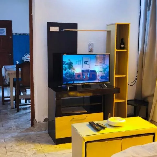 Casa Amplia a 5 min del Centro - Cochera, Patio y Parrilla, hotel a Santiago del Estero