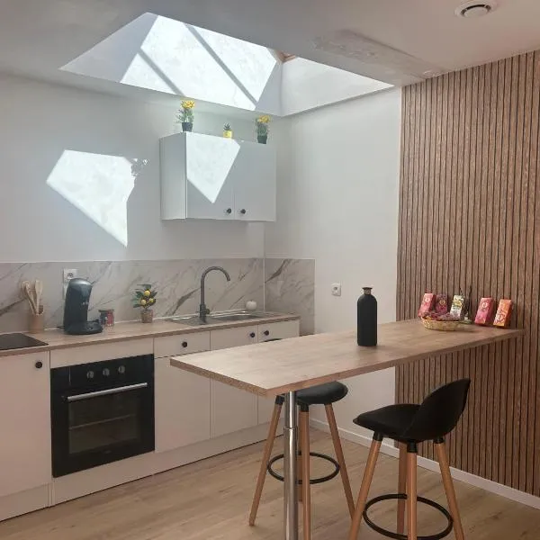 Small, cozy, and modern house, Hotel in Château-Gontier