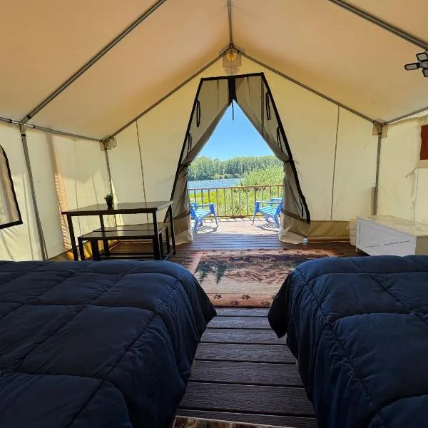 Sapphire Glamping tent - tent site #8, hotel en Klamath