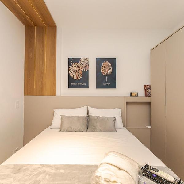 Apartamento 404 - Cena Living · Studio Completo p/ 4 | A/C, Academia e Coworking - Foto 2
