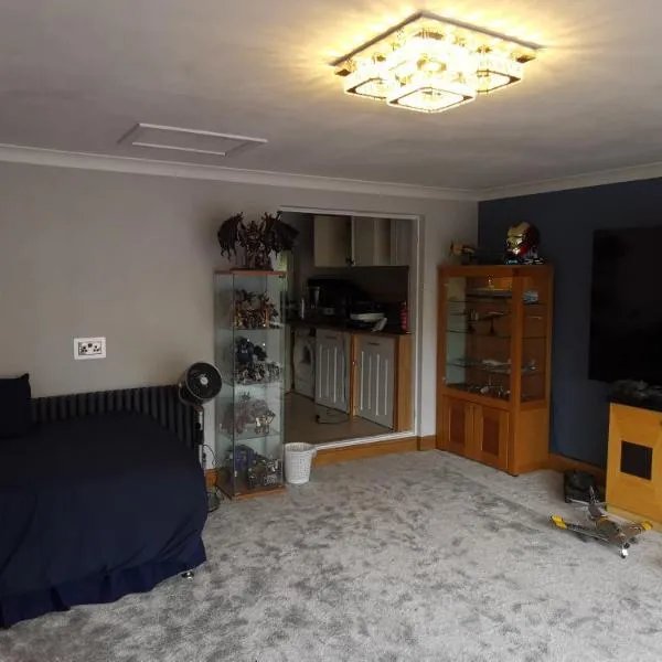RAF CONNAHS QUAY Luxury Apartment, hotel a Connahs Quay
