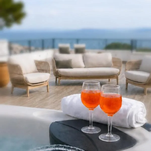 Mare Vista Rooftop Penthouse Sea View & Private Jacuzzi, hotel u Trogiru