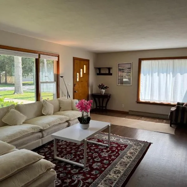 Beautiful 2 bedroom house in Michigan City, hotel em Michigan City