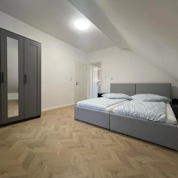 Monteur und Familienapt 4 Zi Pfargasse 16, hotel v destinácii Bieber
