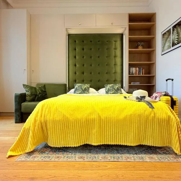 Ruzop Apartament - Modern studio in center, self check-in, WiFi، فندق في بوزنان