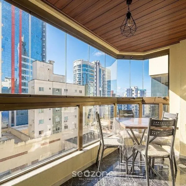 Apartment in great location in Meia Praia EIO6031, hotel in Meia Praia