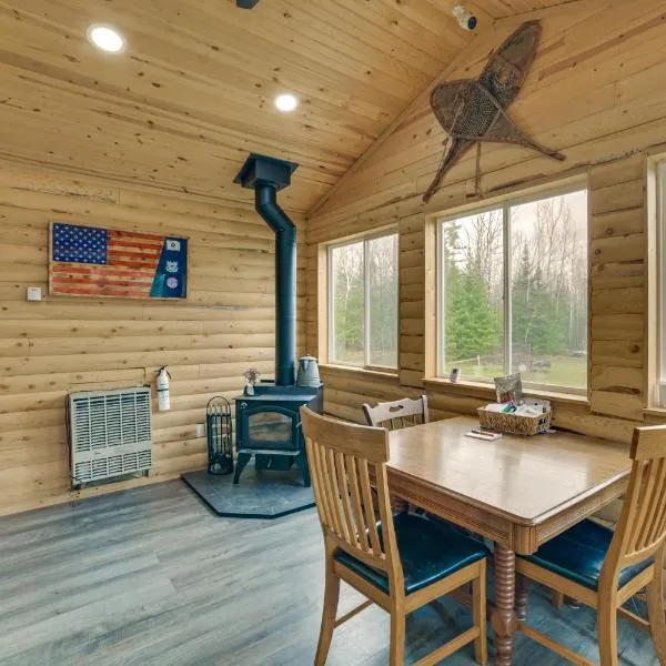 Wildlife Viewing & Trails! 155-Acre UP Retreat, hotel en Pickford