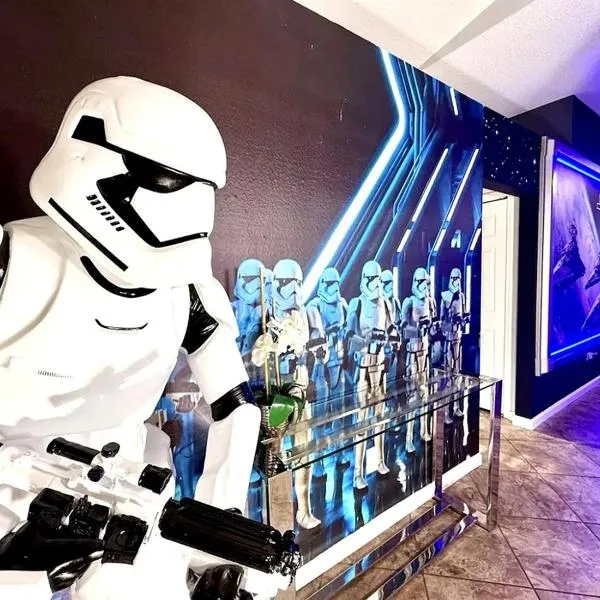 5BR Near Disney - Star Wars Theater, Arcade Games, Poolside Cinema, 3 King Villa, hotel din Orlando