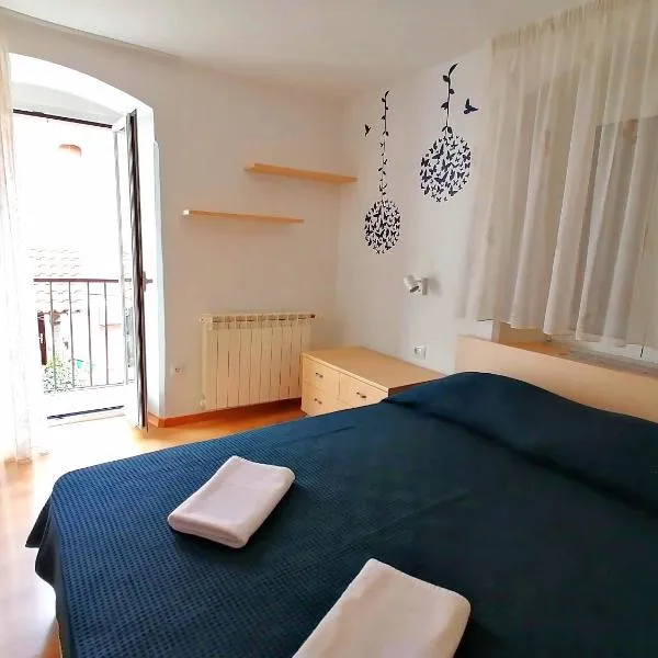 Apartment Veli Dvor - Private House in Old Town Cres, hotel em Cres