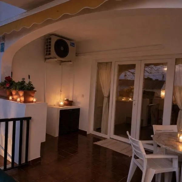 APARTAMENTO CON ENCANTO EN RESIDENCIAL CON PISCINA, hotelli kohteessa Cala'n Porter