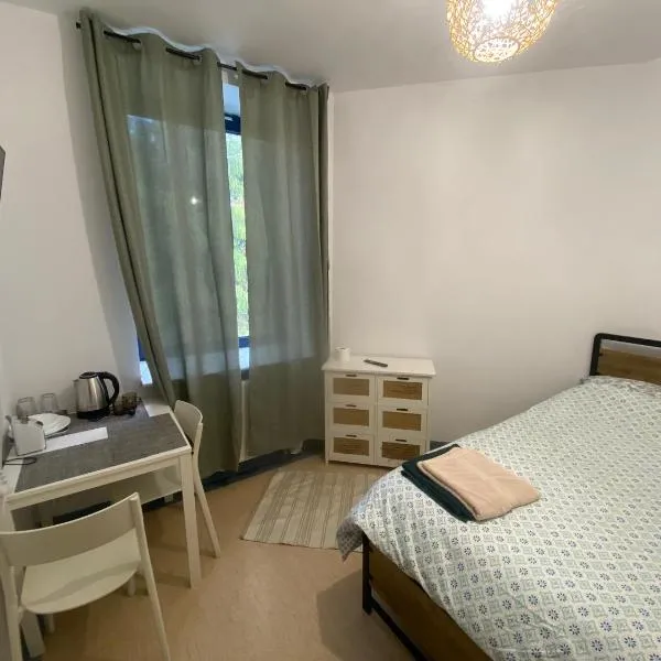 Diskrepant Budget Room, hotel in Warsaw