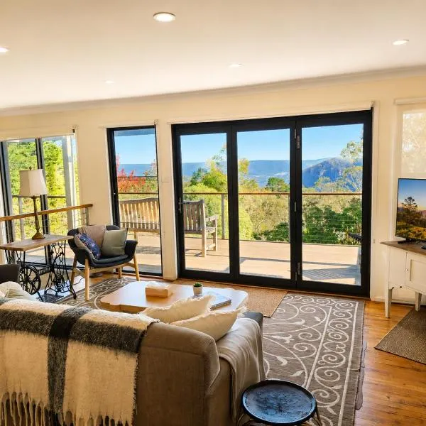 Narrow Neck Views - Peaceful 4 Bedroom Home with Stunning Views!, hotel in Katoomba