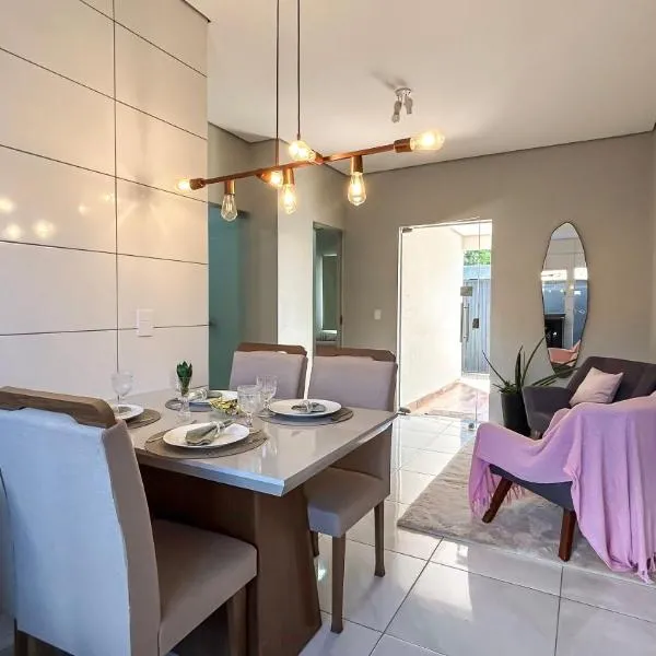 Palmas में, होटल Rosa Serena - Conforto, silêncio e garagem - Casa com 2 quartos, próximo a rodoviária e aeroporto