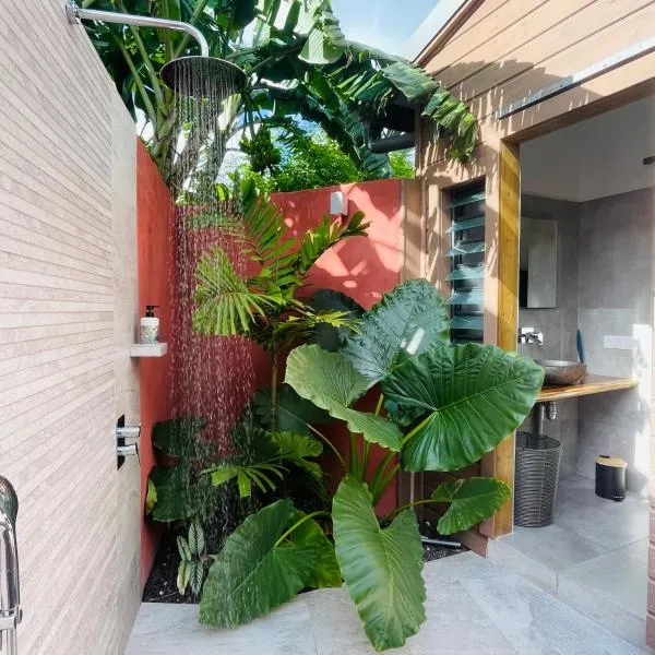 Kazaperrok, tout confort, jacuzzi, lit King-Size, hotel en Grand-Bourg