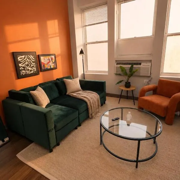 Downtown Milwaukee 2BR, 5 Min Walk to RiverWalk, khách sạn ở Milwaukee