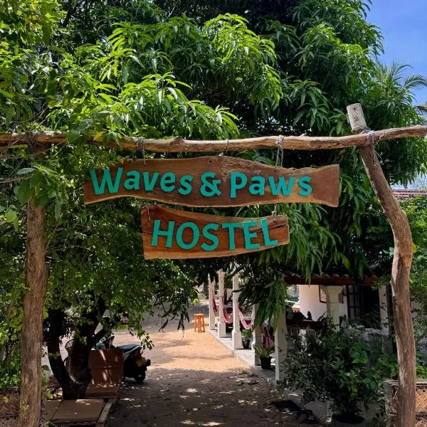 Waves & Paws Hostel, hotell i Arugam Bay