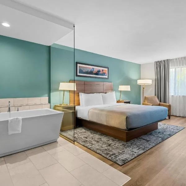 Quality Inn & Suites Hermosa Beach، فندق في هيرموسا بيتش