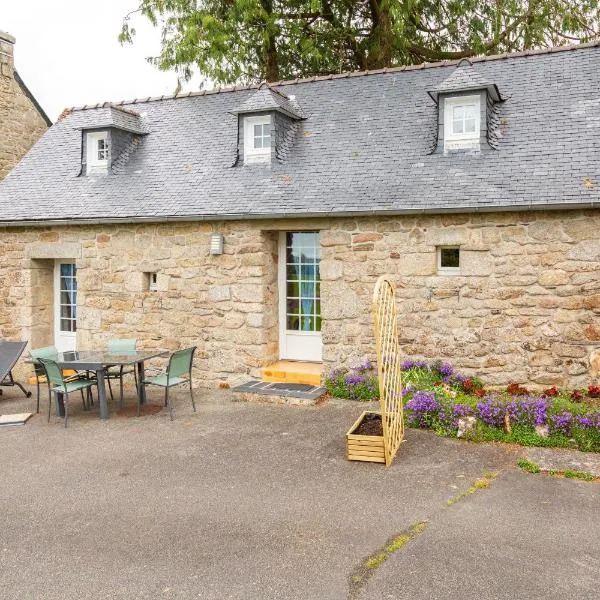 Gîte Ty Bihan avec piscine partagée, hotel en Ergué-Gabéric
