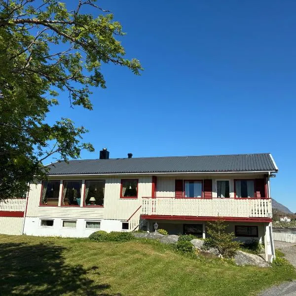 House by the sea, Ballstad Lofoten, hotel en Ballstad