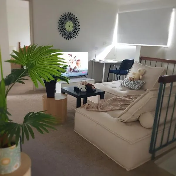 Jacaranda Lodge - Exclusive Home & Master Suite, hotel en Caboolture