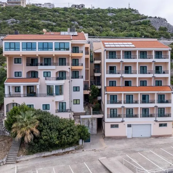 Hotel Adria, hotel em Neum