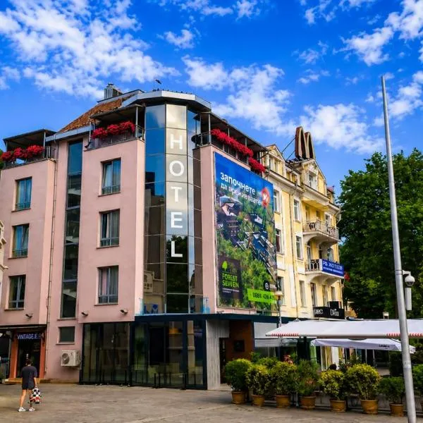 Opera Family Hotel - former City Mark hotel، فندق في مدينة فارنا
