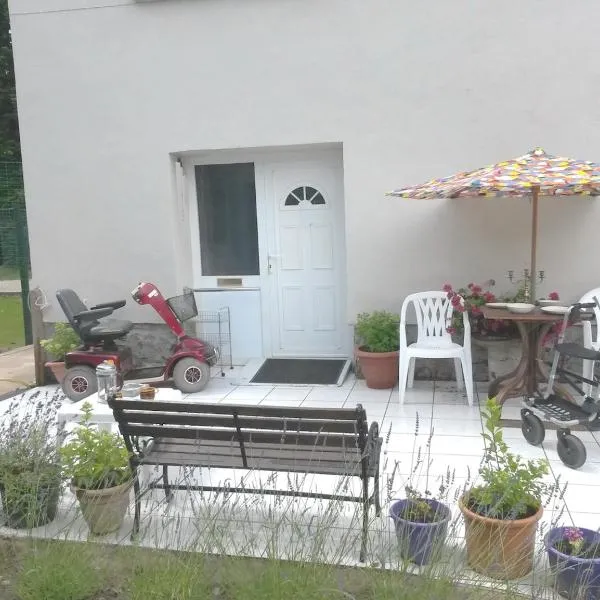 Cottage au rez-de-chaussée-Parking Privé-Poujol sur Orb-34600, hotel en Le Poujol-sur-Orb