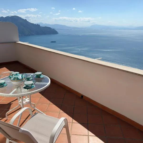 Villa Horizon - Sky & Sea Terrace، فندق في أمالفي