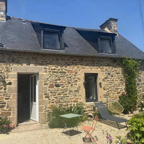 Maison en pierre proche de Paimpol, hótel í Plourivo