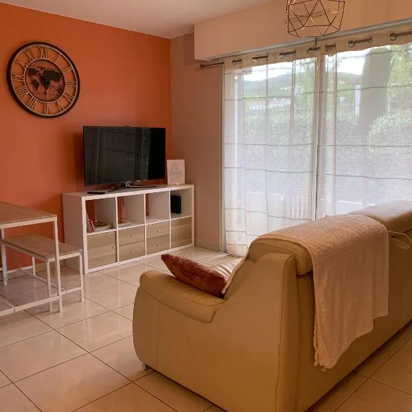 Appartement cosy avec piscine proche centre, hótel í Draguignan