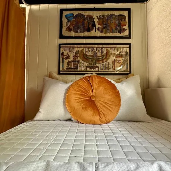 Primitive basement room, no shower, shared toilet, hotel sa Eidsvoll