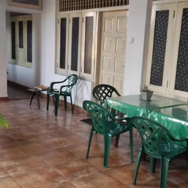 Hotel 100: Dehiwala şehrinde bir otel