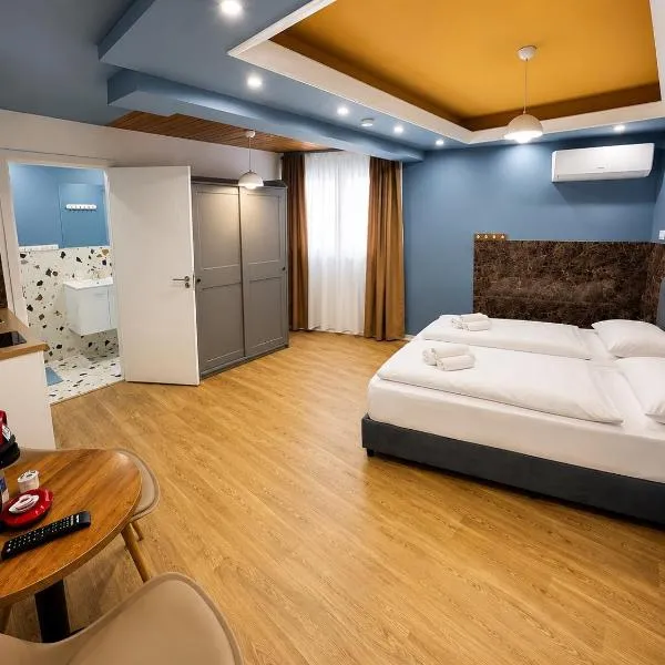 Mini Studio N6 private Bathroom and Kitchenette, hotel en Limassol