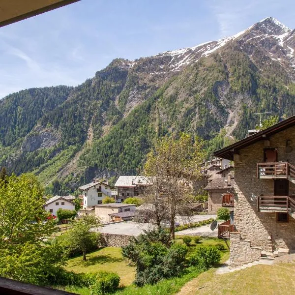 Appartamento in stile alpino a Courmayeur, hotel a Verrand