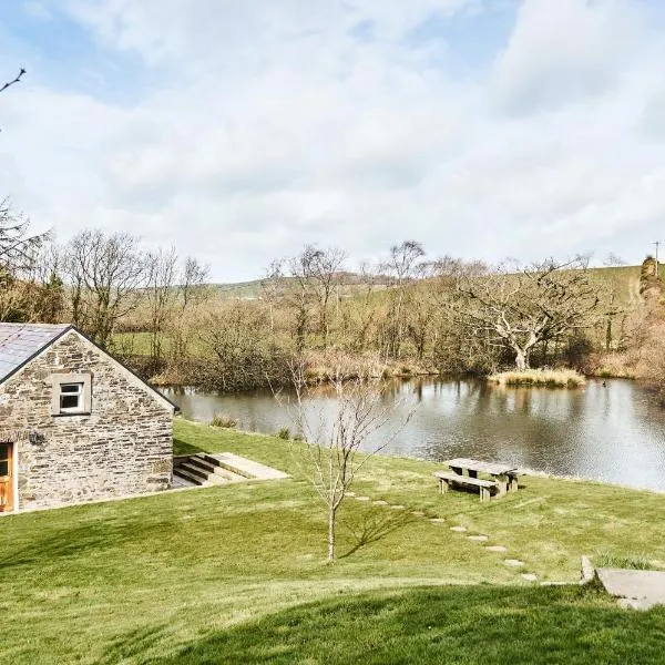 Penuwch Boathouse - cottage in Wales with indoor pool, Hotel in Carmarthen
