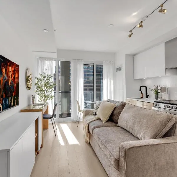 StayToronto - Work-Friendly 1BR Suite Steps to Eaton Centre, hótel í Toronto