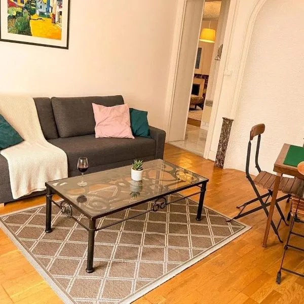 Peaceful haven in Houssonville, 2 quiet bedrooms, hotel Laxouban