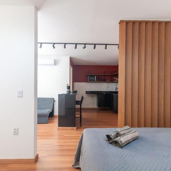 Studio com design moderno e amplo espaço