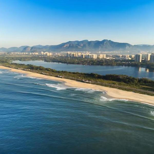 Apt 2 quartos, acesso a Praia, Riocentro e Shoppings