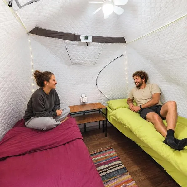 Friends glamping & Sauna, hotel a Kutaisi