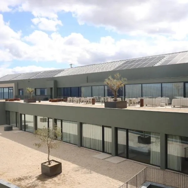 Hotel Mezio National Park، فندق في سواجو